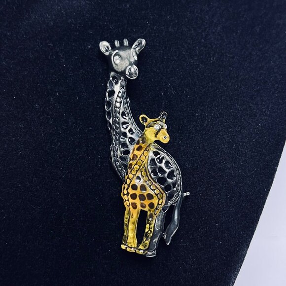 Unbranded Jewelry - Vintage Silver Tone With Yellow Lucite Mother And Baby Giraffe Brooch (5847)